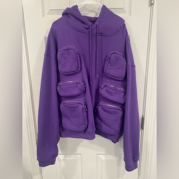 Yitai Cargo Pocket Hoodie - Picture 4 of 6